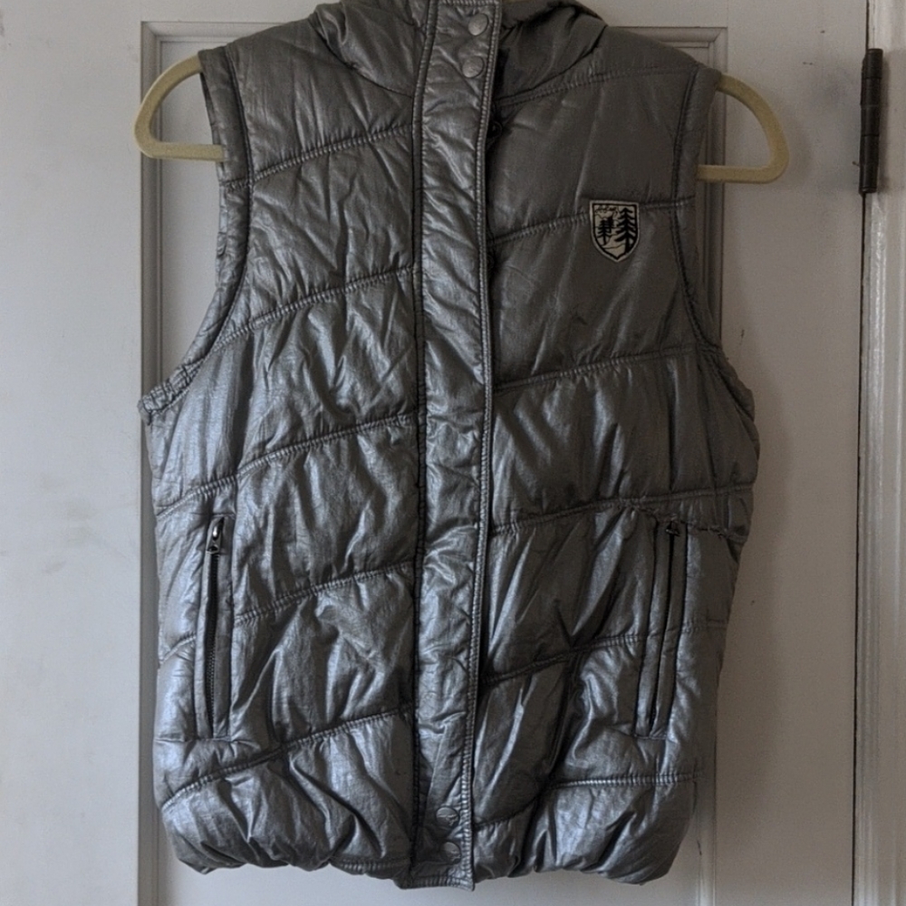 American Eagle puffer vest